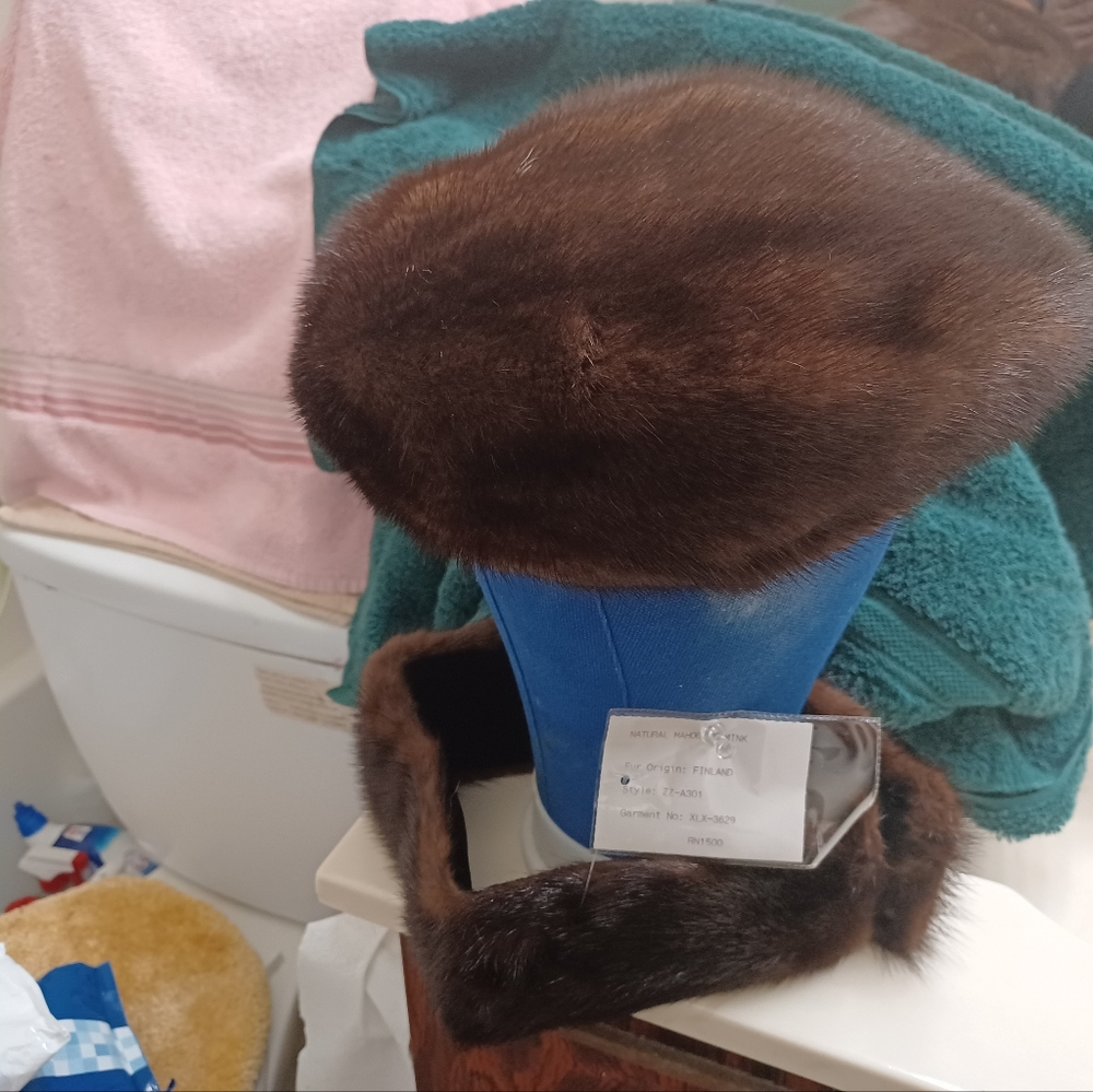 SALE!!! Natural Mahogany mink hat with boa